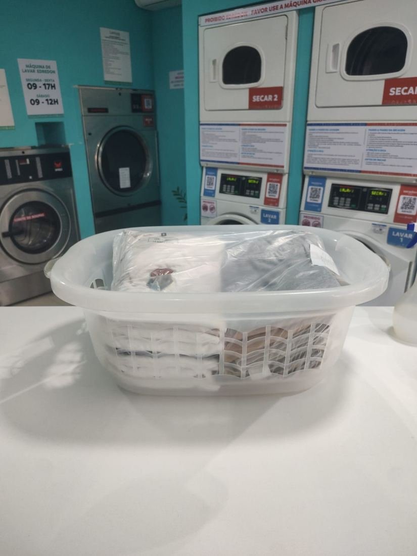 Cesto da Lavinea com a roupa já lavada e embalada dentro